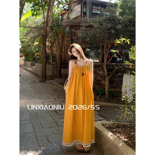 (免運)NIUGUGU 法式流蘇褶皺吊帶連衣裙女春季海邊度假寬松休閑沙灘長裙