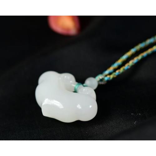 新疆和田玉吊墜甄玉珍品和田白玉煙紫如意鎖晴水如意天然大氣平安|寶石