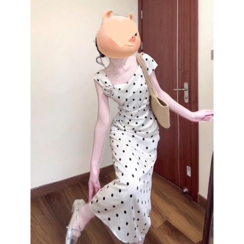 夏季白色波點連衣裙子法式氣質包臀長裙開春流行穿搭2025新款女裝