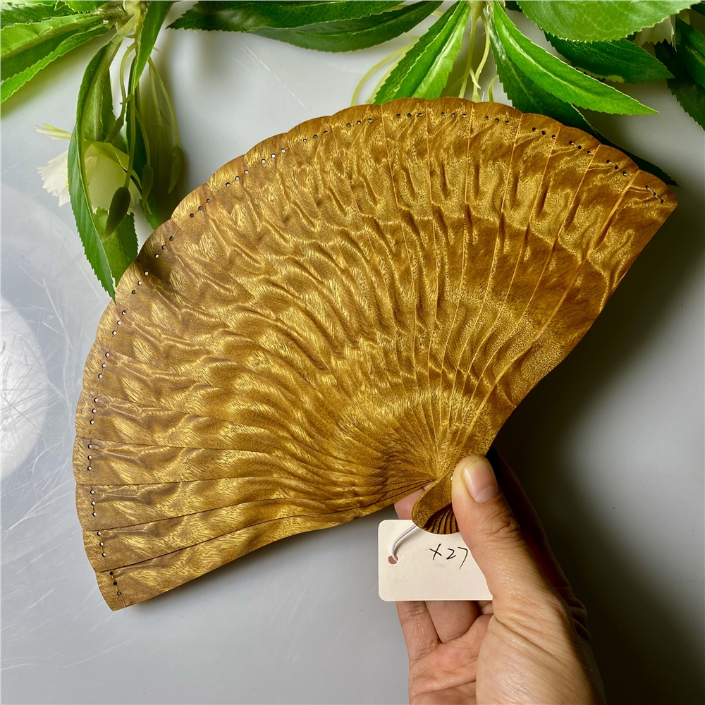 極上の金絲楠木 折扇 鳳尾紋 独特な香りと流麗な木目 金絲楠木扇子滿水波紋古風走秀香木扇中國風折扇小尺寸15 厘米|消暑