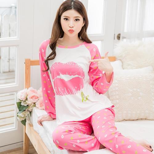 lingling日系 全尺碼-牛奶絲唇印棒球式長袖二件式睡衣組(迷人桃粉)A2554-01