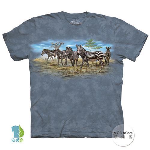  摩達客 (預購)(大尺碼4XL/5XL)美國進口The Mountain 斑馬群聚 純棉環保藝術中性短袖T恤