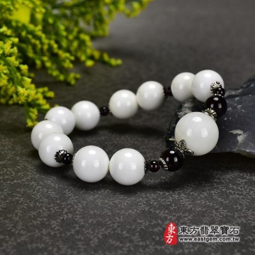 白硨磲手鍊（白硨磲珠子，珠徑約4-15mm，11顆白硨磲+8顆紅珠，WCG036）。【東方翡翠寶石】