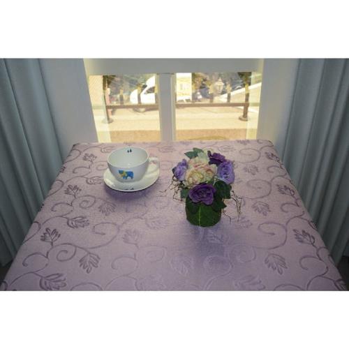 宜欣居傢飾 超防潑水防污緹花布桌巾/桌布 挪威森林(紫)