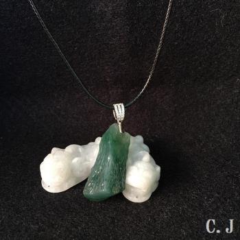 品澐珠寶-天然 緬甸玉 翡翠 冰潤飄綠特色原石吊墜項鍊