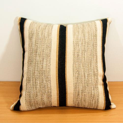 LASSLEY 45cm時尚抱枕  雪尼爾緹花/米白