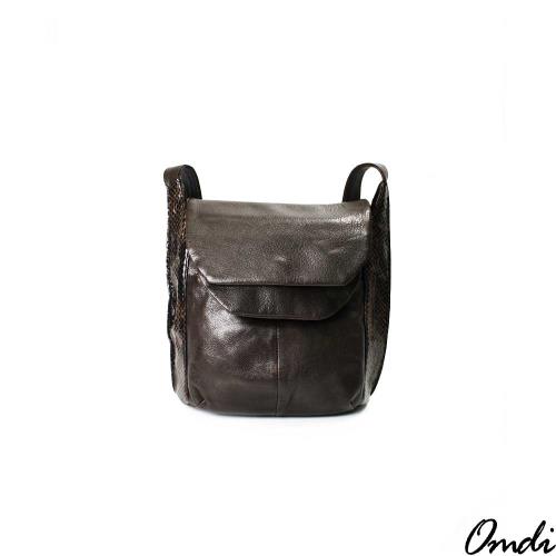 【OMDI 歐帝兒】蛇皮多夾層上掀斜肩包-黑色/咖啡色