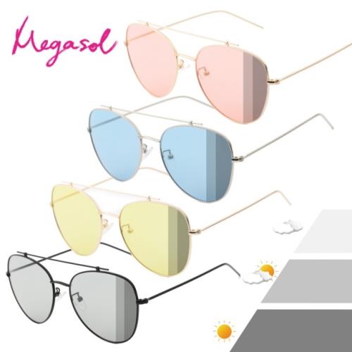 【MEGASOL】寶麗萊UV400時尚中性雷朋偏光太陽眼鏡變色墨鏡(感光智能變色灰片彩片全天候適用-BS8615)