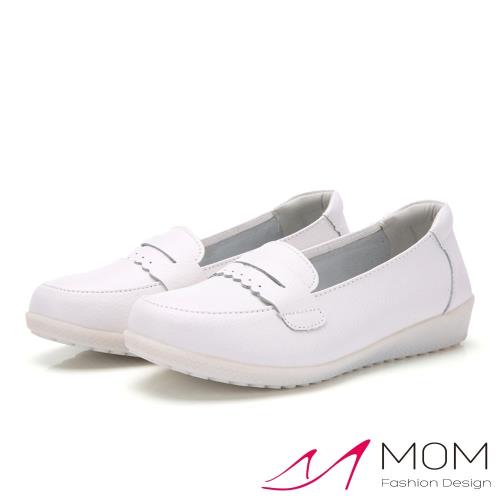 【MOM】真皮一字花飾軟底舒適坡跟護士鞋 白