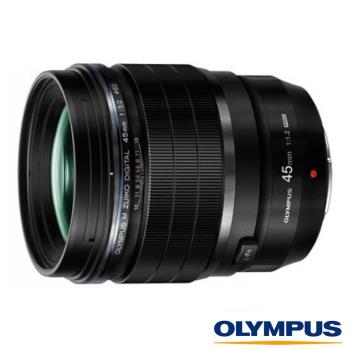 Olympus M ZUIKO ED 45mm F1 2 PRO 定焦人像鏡，35-50mm 總代理元佑保固。採用ED鏡片設計，提供優異的解析力與對焦表現，恆定光圈F/1.2，適合低光環境拍攝與創造淺景深效果。適用於微單眼相機，提供27度視角，是人像與街拍的專業選擇。