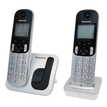 Panasonic牌 DECT 數位電話 KX-TGC212TW，具備特色背光顯示，待機時間長達200小時，ECO模式下連續通話時間可達16小時。支援免持功能，適閤家庭及辦公室使用。配件包含充機座、主機座、電話線、變壓器、電池、說明書及保證卡。電壓為110V，產地中國，重量輕巧，尺寸適中，方便安裝與使用。