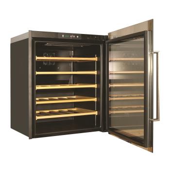 【義大利貝斯特 Best WE-555-R】嵌入式雙溫冷藏酒櫃，右開門設計，尺寸60×69.3×57cm，101公升容量可儲存36瓶紅白酒，溫度範圍4~18℃精準控溫。採用R134A環保冷媒，定頻馬達166W低耗電，單門透明玻璃門搭配棕色系外觀，適合嵌入式安裝。義大利原裝進口，全機1年保固、壓縮機2年保固，含基本運送拆箱定位服務。完美儲存您的珍藏美酒！