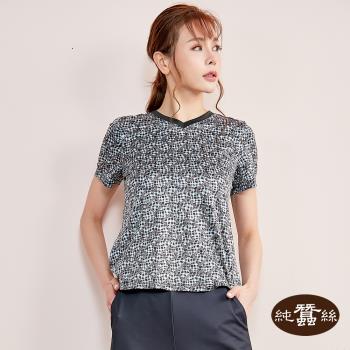 【岱妮蠶絲】吸濕排汗女短袖V領蠶絲鳳眼上衣T恤-幾何(SWL3BA04)