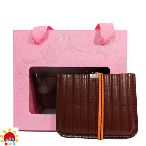 olina_皮革咖啡色商務名片夾+伸縮拉繩卡片夾組禮盒-2入(顏色隨機出貨)