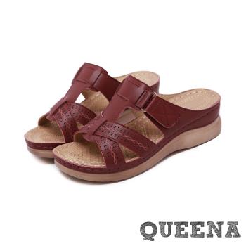 【QUEENA】復古交叉縷空魔鬼粘舒適厚底個性拖鞋 酒紅