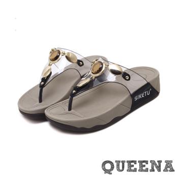 【QUEENA】個性寶石金屬透明飾帶舒適人字厚底拖鞋 黑