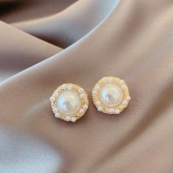 【Emi艾迷】小香風法式情懷氣質珍珠環繞925銀針耳環