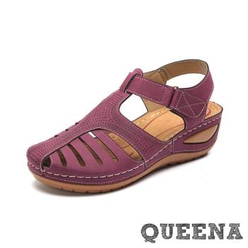 【QUEENA】復古經典沖孔線條縫線拼接造型舒適厚底魔鬼粘坡跟涼鞋 紫