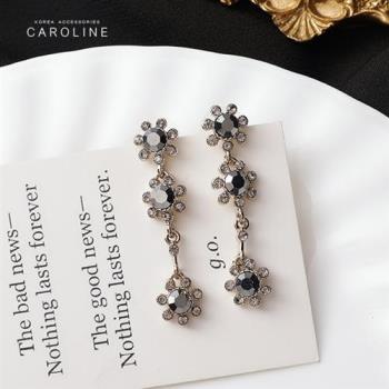 《Caroline》韓國熱賣巴洛克灰鑽復古花朵造型時尚 高雅大方設計 耳環72799