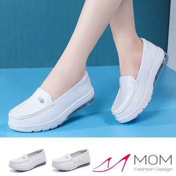 【MOM】真皮護士鞋氣墊護士鞋/真皮舒適彈力加大氣墊小愛心印花護士鞋 (3款任選)
