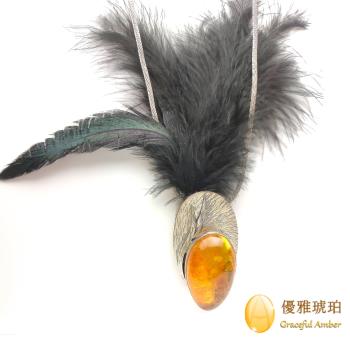優雅琥珀 結合金珀 銀雕精工與天然羽毛 別針與項鍊二用設計款
