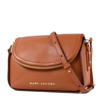 MARC JACOBS 荔枝紋拉鍊暗層磁吸釦翻蓋斜揹包-煙燻棕