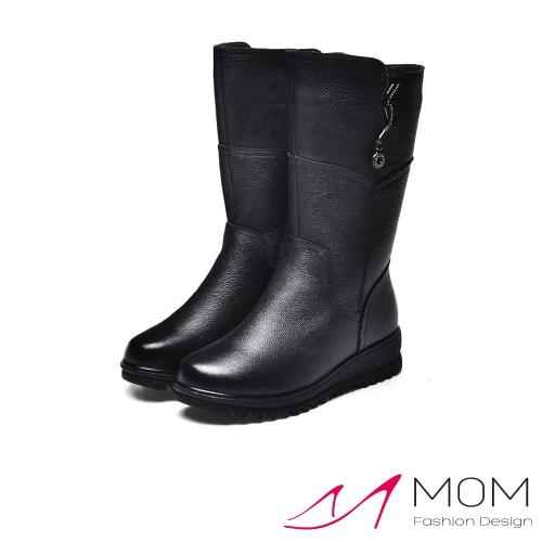 【MOM】真皮中筒靴 坡跟中筒靴真皮頭層牛皮美鑽流線釦飾造型舒適坡跟中筒靴 黑