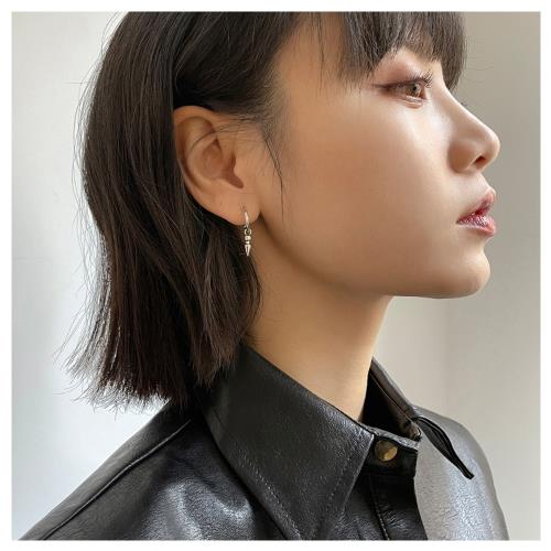 梨花HaNA 韓國S925銀意大利獨立設計師．小眾尖鉚釘耳環
