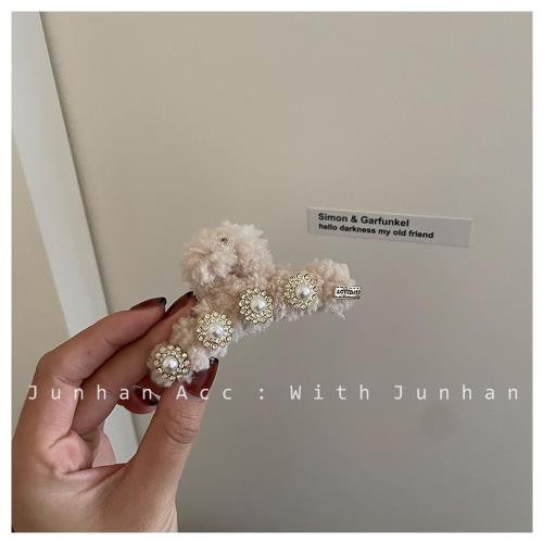 梨花HaNA 韓國高級感鑽石花卉．小羊羔毛鑲鑽石抓夾
