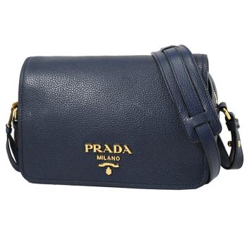 PRADA 1BD163 品牌浮雕LOGO荔枝牛皮翻蓋斜背包.深藍