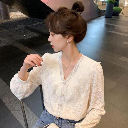 KVOLL-玩美衣櫃氣質杏色V領蕾絲雕花襯衫上衣M-4XL
