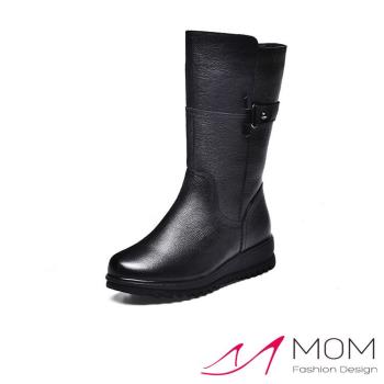【MOM】中筒靴 坡跟中筒靴/真皮頭層牛皮極簡皮帶釦飾造型舒適坡跟中筒靴 黑