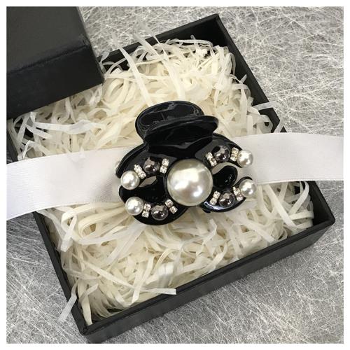 梨花HaNA 經典小香永恆優雅．大珍珠公主頭小抓夾