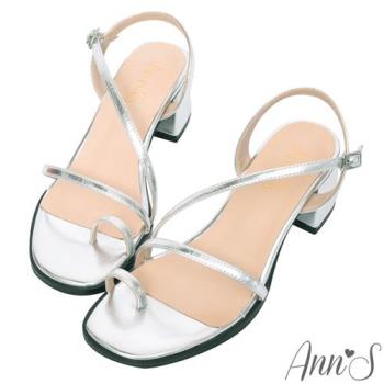 Ann’S怦然時刻-視覺顯瘦斜帶套指方頭粗跟涼鞋-銀