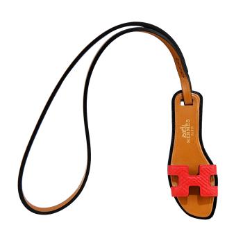 HERMES 奧蘭涼鞋牛皮皮革吊飾(紅)