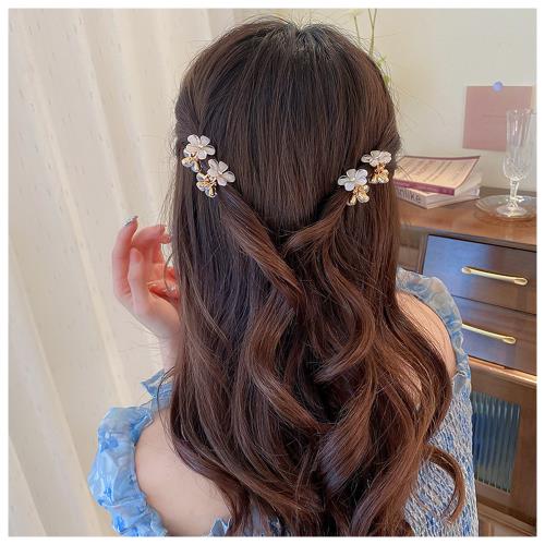 梨花HaNA  韓國晶瑩小花朵．貓眼石紋小抓夾二入組合