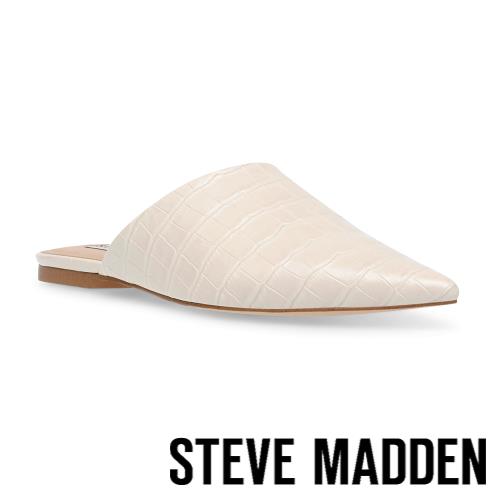STEVE MADDEN-TIFF 皮紋尖頭平底拖鞋-杏色
