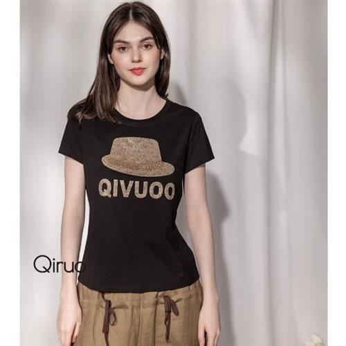 【Qiruo 奇若名品】黑色短袖棉T胸前黃金亮片精品上衣(胸前帽子亮片時尚時髦9040A)                  