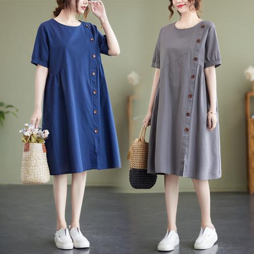 麗莎熊 LisaBear 棉麻全素面大紐扣斜邊拼接及膝洋裝 M~2XL 兩色可選