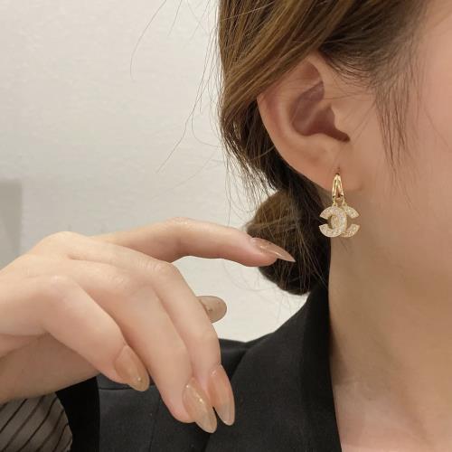 【Emi艾迷】璀璨小香風雙C字鋯石925銀針環繞耳環耳扣