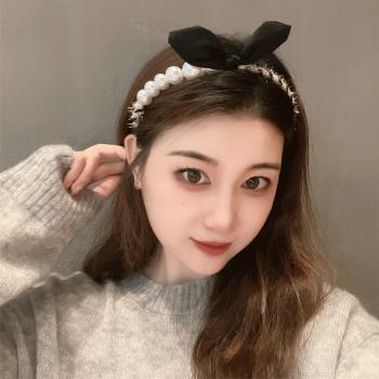 【Emi艾迷】時尚珍珠布質拼接小香風兔耳髮箍