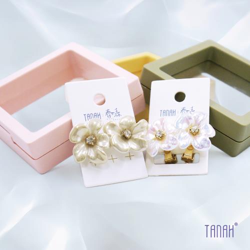 【TANAH】復古時尚 花形款 金色/白色 耳針款/耳夾款 耳環(DE030)