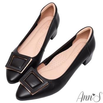 Ann’S溫柔大方-立體方扣造型柔軟牛皮低跟尖頭鞋-黑
