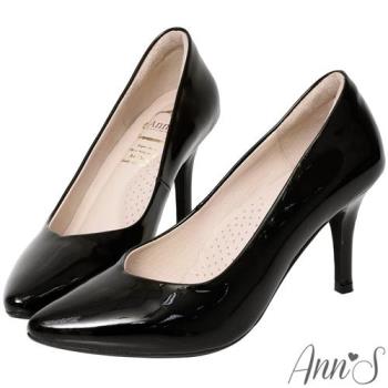 Ann’S舒適療癒系-V型美腿綿羊皮尖頭跟鞋-羊漆黑