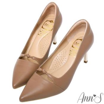 Ann’S氣質融合-綿羊皮造型單結尖頭電鍍直跟鞋-棕
