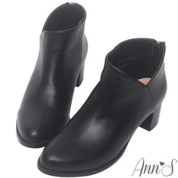 Ann’S纖瘦視覺-側V素面粗跟短靴-黑