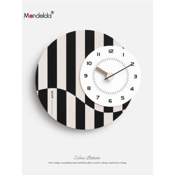 Mandelda免打孔創意個性時尚輕奢客廳家用掛鐘時鐘表網紅2021新款