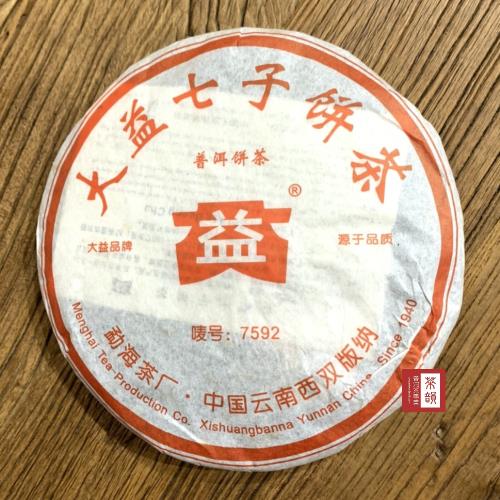 【茶韻】普洱茶 2006年大益茶廠7592-601熟餅357g(附茶樣10g.收藏盒.茶刀x1)