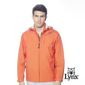 【Lynx Golf】男款防水透濕功能經典山貓印花拉鍊胸袋設計長袖可拆式連帽外套(三色)