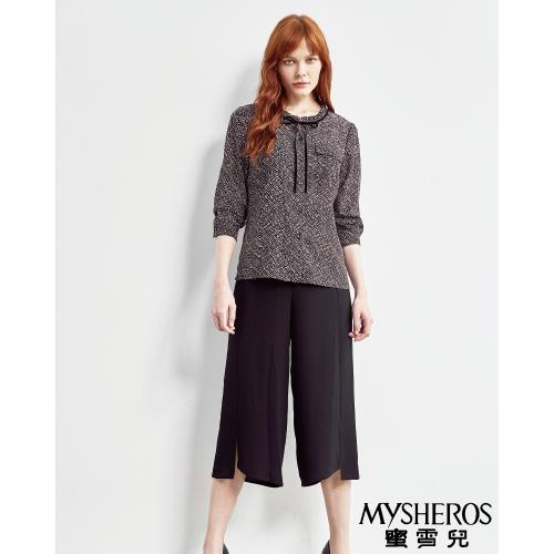 【MYSHEROS 蜜雪兒】前釦拉鍊後鬆緊褲管開岔素色好搭寬褲 (黑) 2310-23608-20